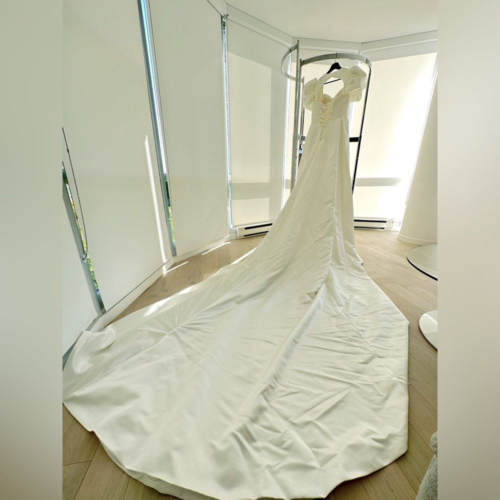 Satin Wedding ball grown/Aline with long tail
